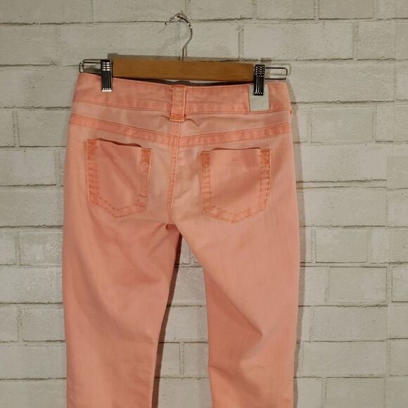 Maurices bright pink skinny jeans - Picture 2 of 10